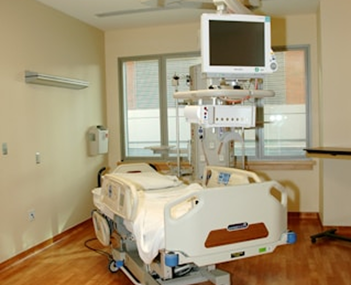 سرير مستشفي